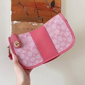 🌸Coach Swinger Bag In Signature Jacquard